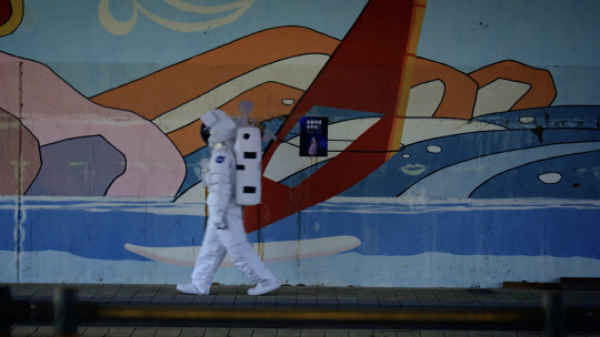 KT 크루디 '초등학생 우주인을 찾습니다' 캠페인 스틸컷.    KT 제공